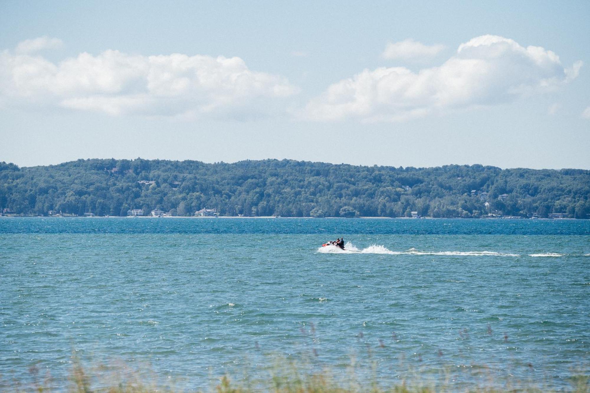 Kasa Gold Coast Inn Traverse City Exteriör bild