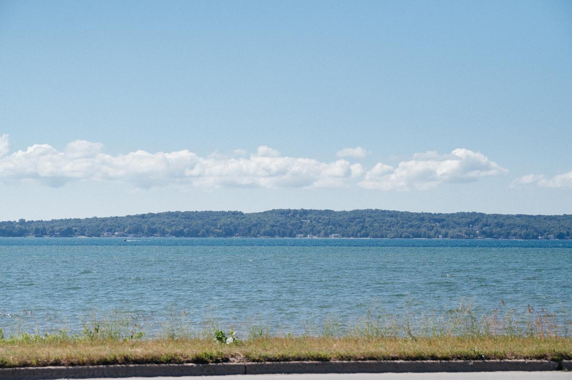 Kasa Gold Coast Inn Traverse City Exteriör bild